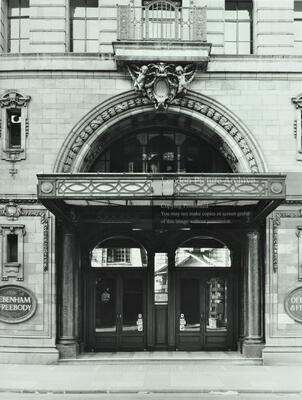 Debenham and Freebody, 17-37 Wigmore Street, Westminster LB: main doorway