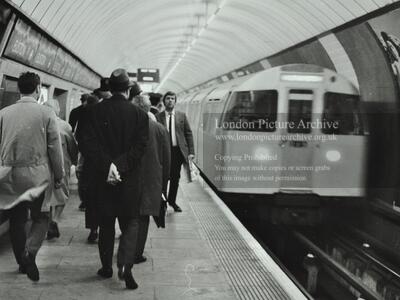 Euston Underground Station: train approaches a busy platform, London Underground, tube